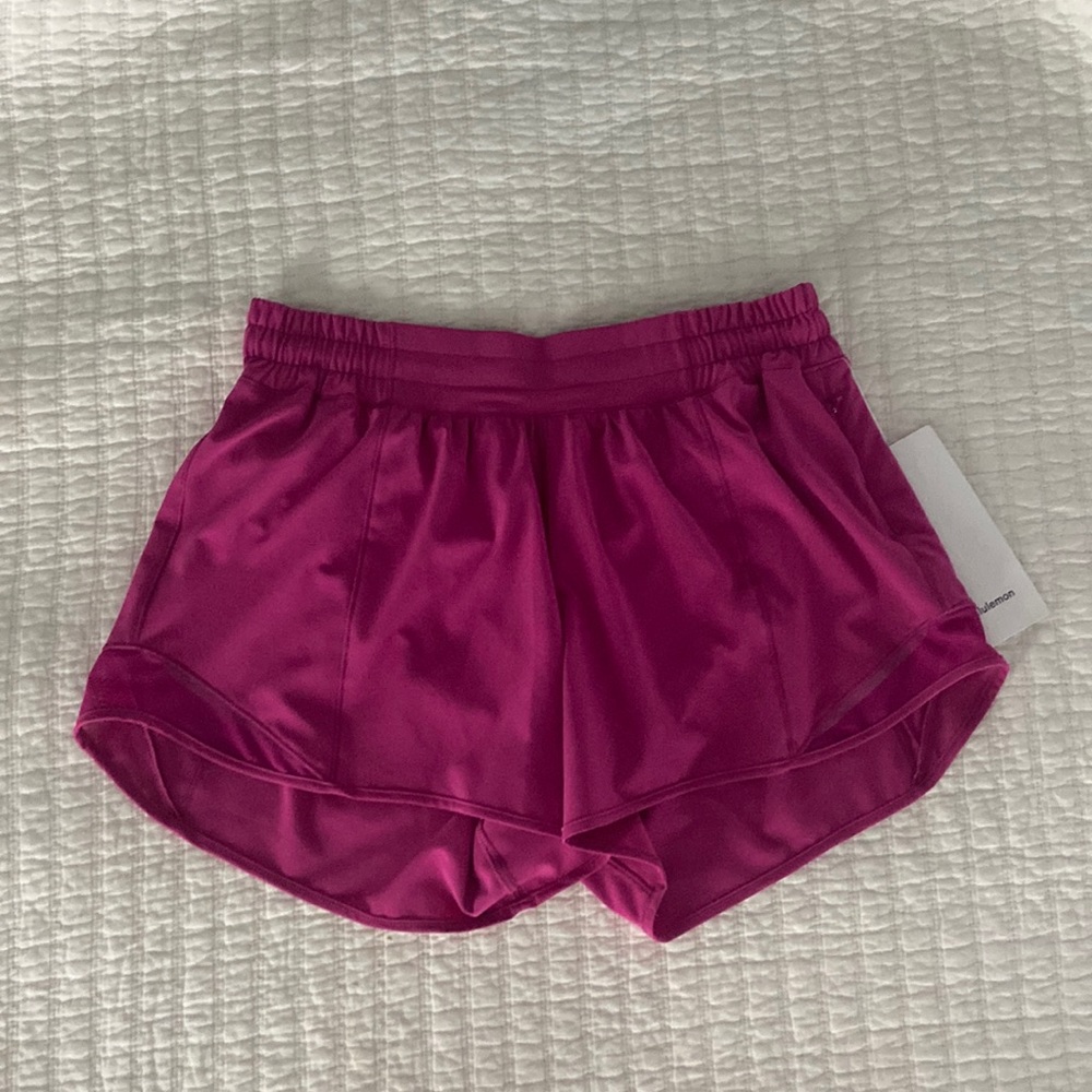 lululemon Hotty Hot LR Short 4” Lined